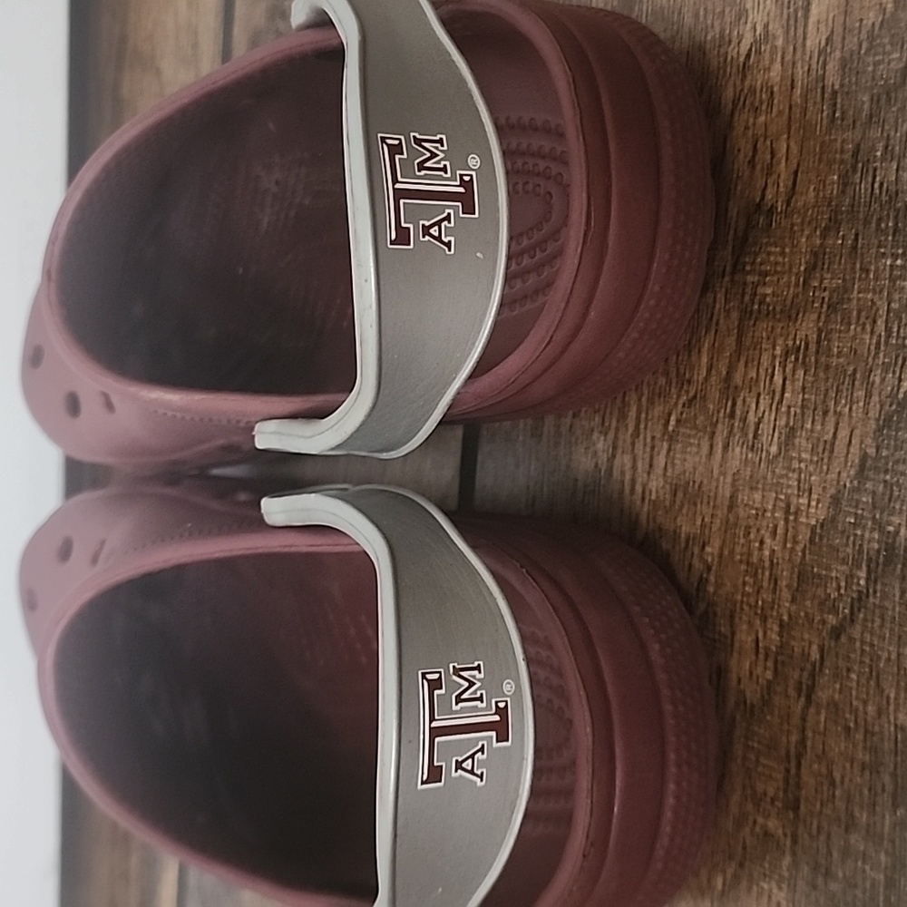 Texas A&M Aggie Maroon Silver Crocs Size XL Men 10-11 Women 12-14 - Picture 3 of 8